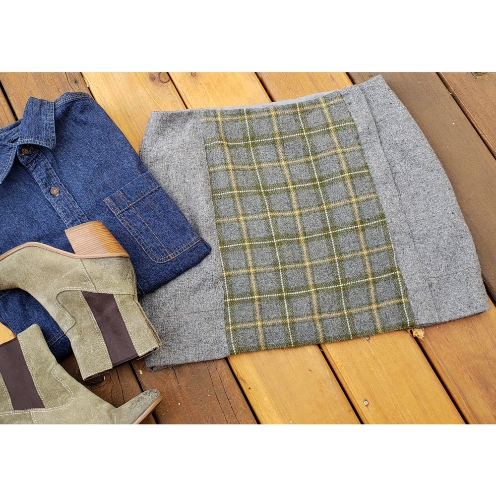 SOLD Banana Republic Wool Tweed Plaid Mini Skirt 14 - Picture 1 of 4